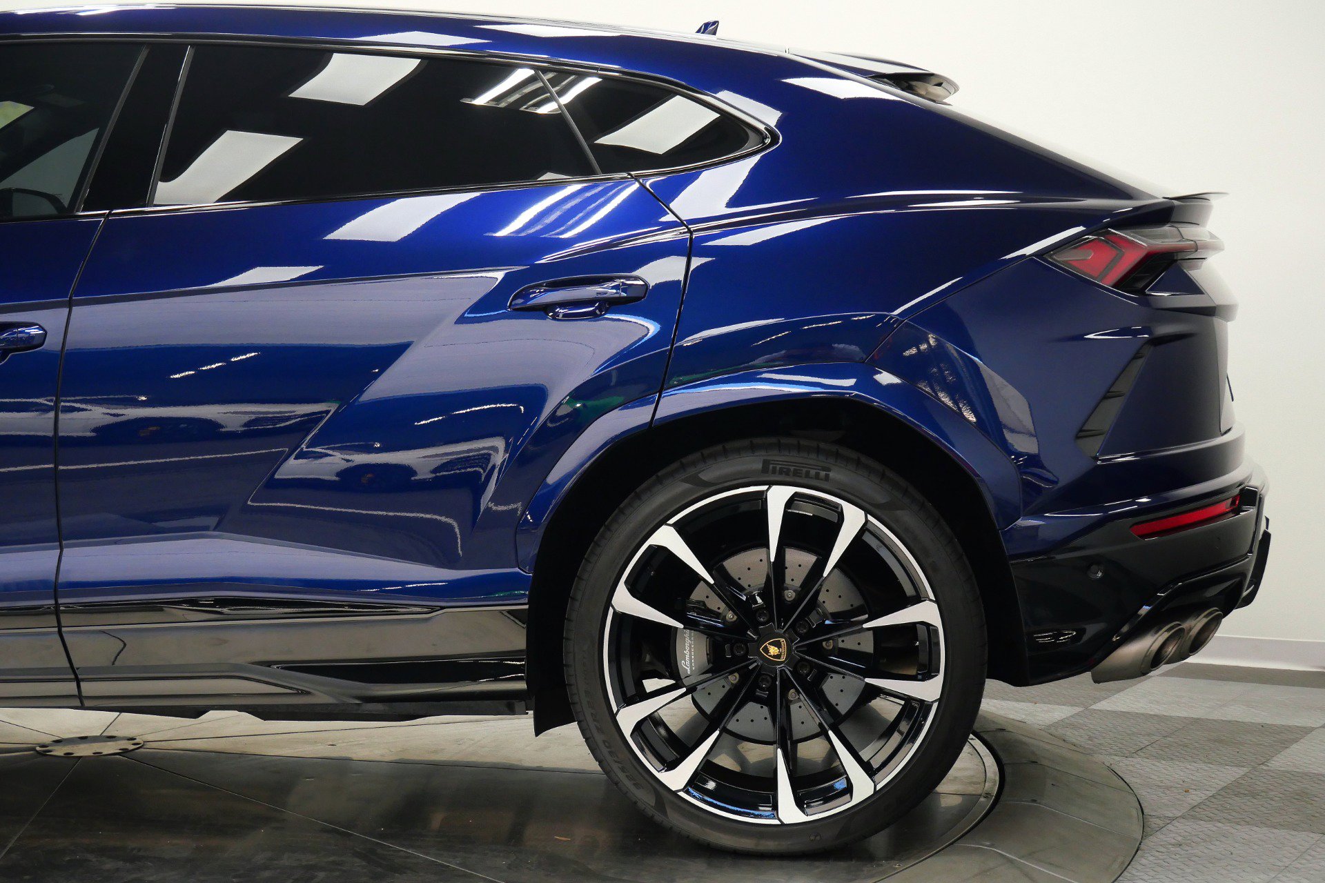 Used 2022 Lamborghini Urus AWD/4WD image 52