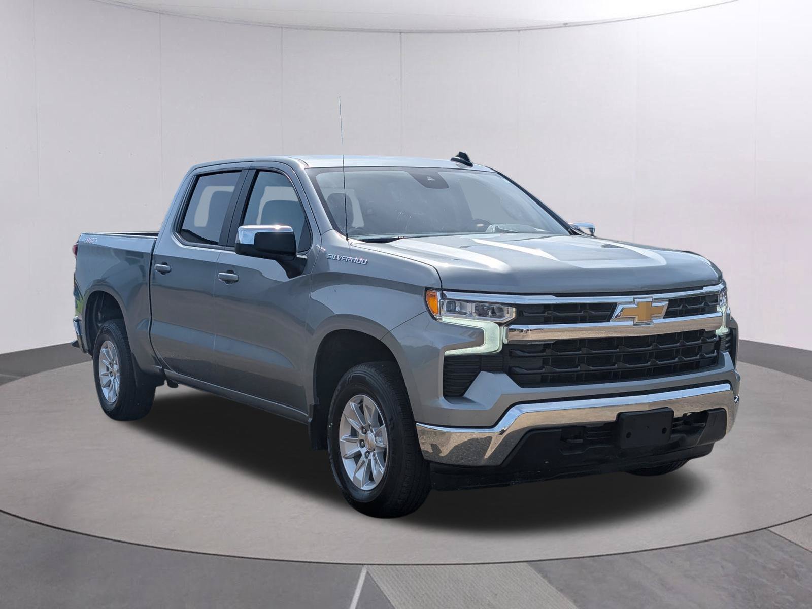 Used 2025 Chevrolet Silverado 1500 LT AWD/4WD image 9