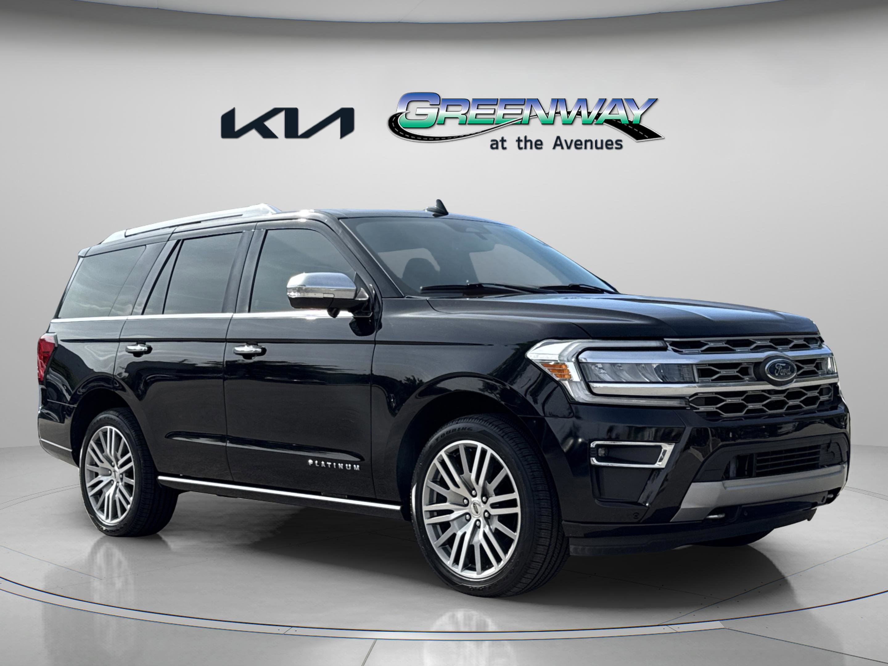 Used 2022 Ford Expedition Platinum AWD/4WD image 2