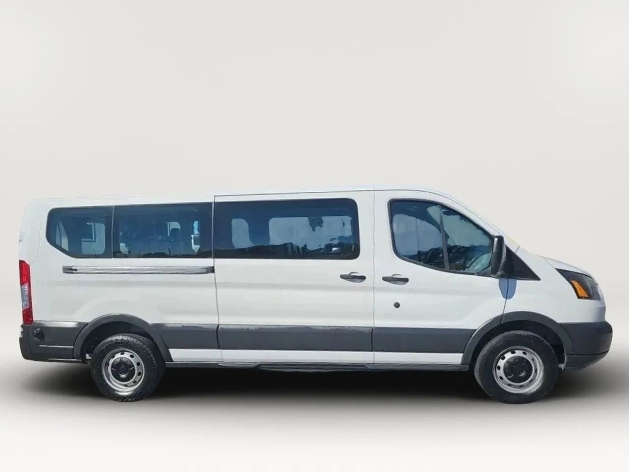 Used 2017 Ford Transit 350 XL image 5