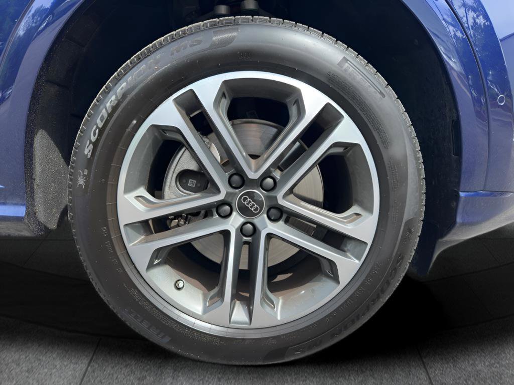 Used 2025 Audi Q5 Premium w/ Convenience Package image 10