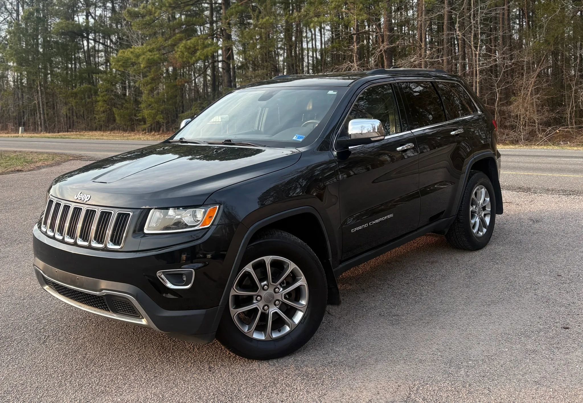 Used 2015 Jeep Grand Cherokee Limited AWD/4WD image 2