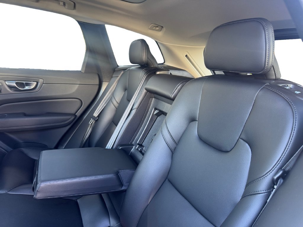 Certified 2024 Volvo XC60 B5 Core w/ Protection Package Premier AWD/4WD image 23