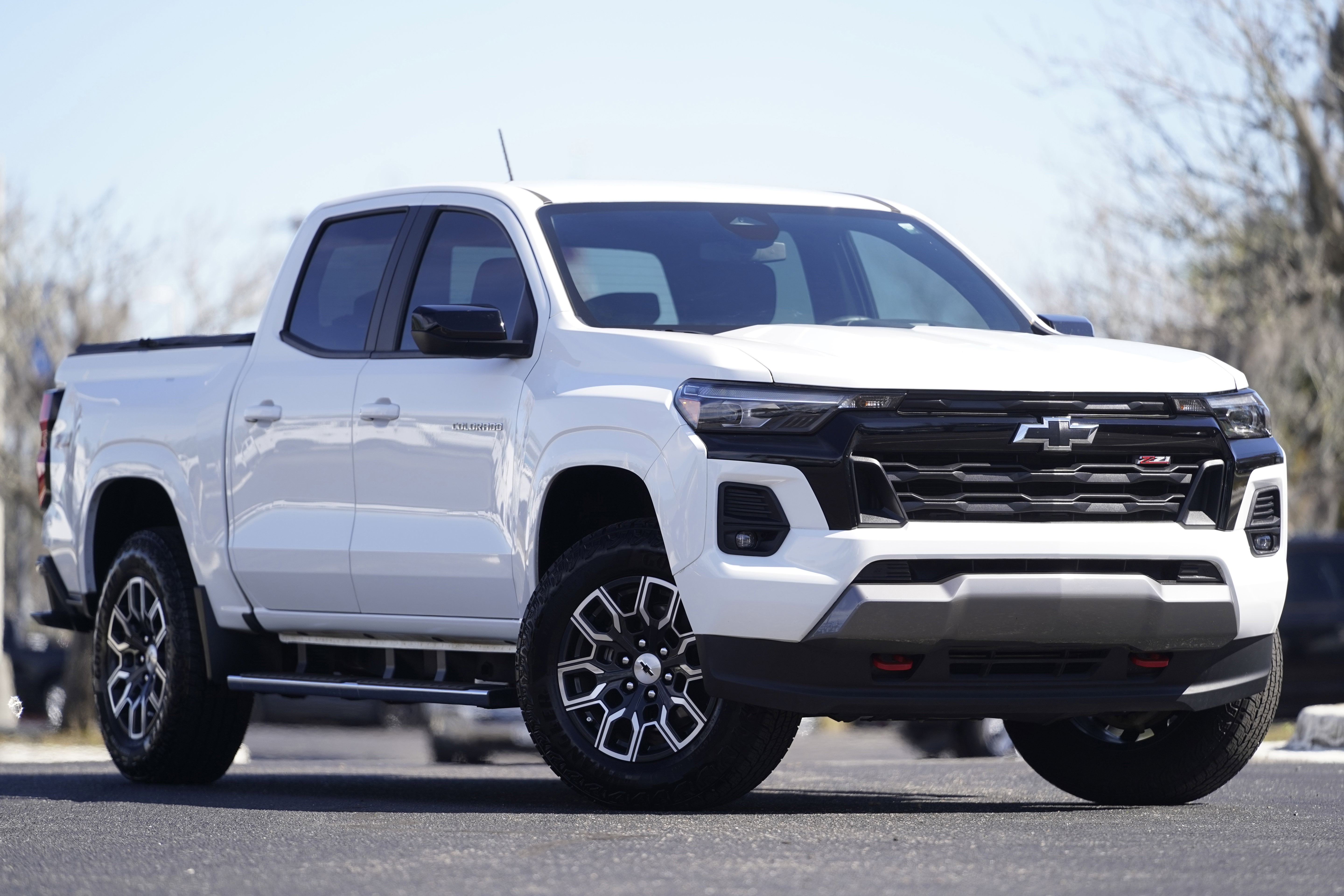 Used 2024 Chevrolet Colorado Z71 w/ Safety Package image 2