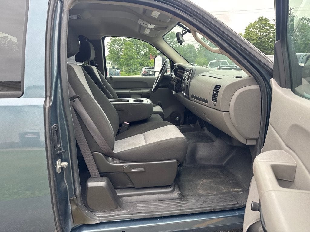 Used 2009 Chevrolet Silverado 2500 W/T w/ Snow Plow Prep Package AWD/4WD image 12