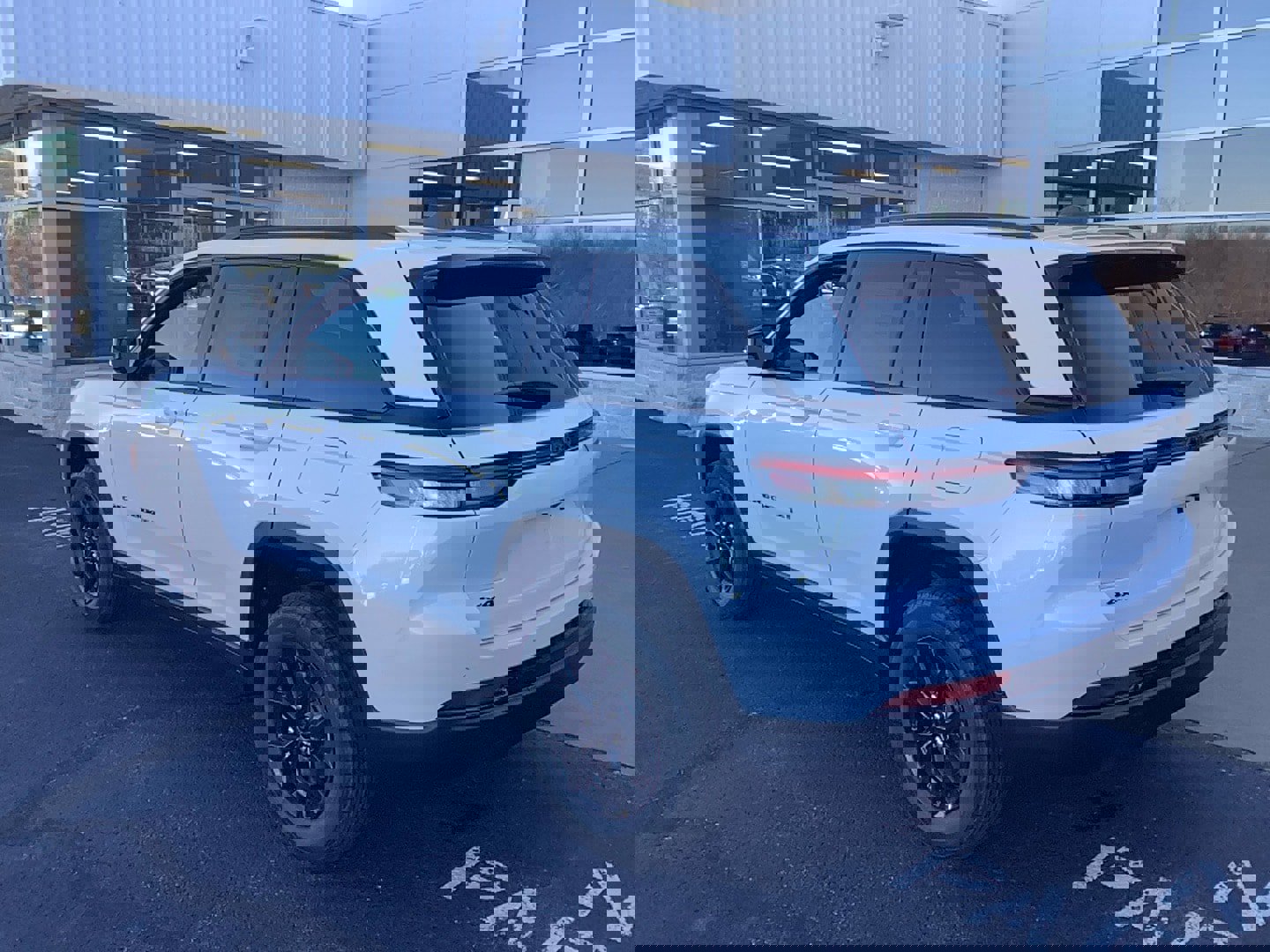 New 2025 Jeep Grand Cherokee Altitude image 7