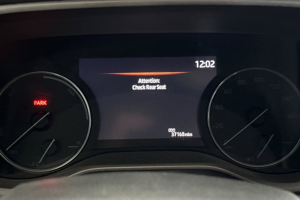 Used 2023 Toyota Sienna Limited image 25