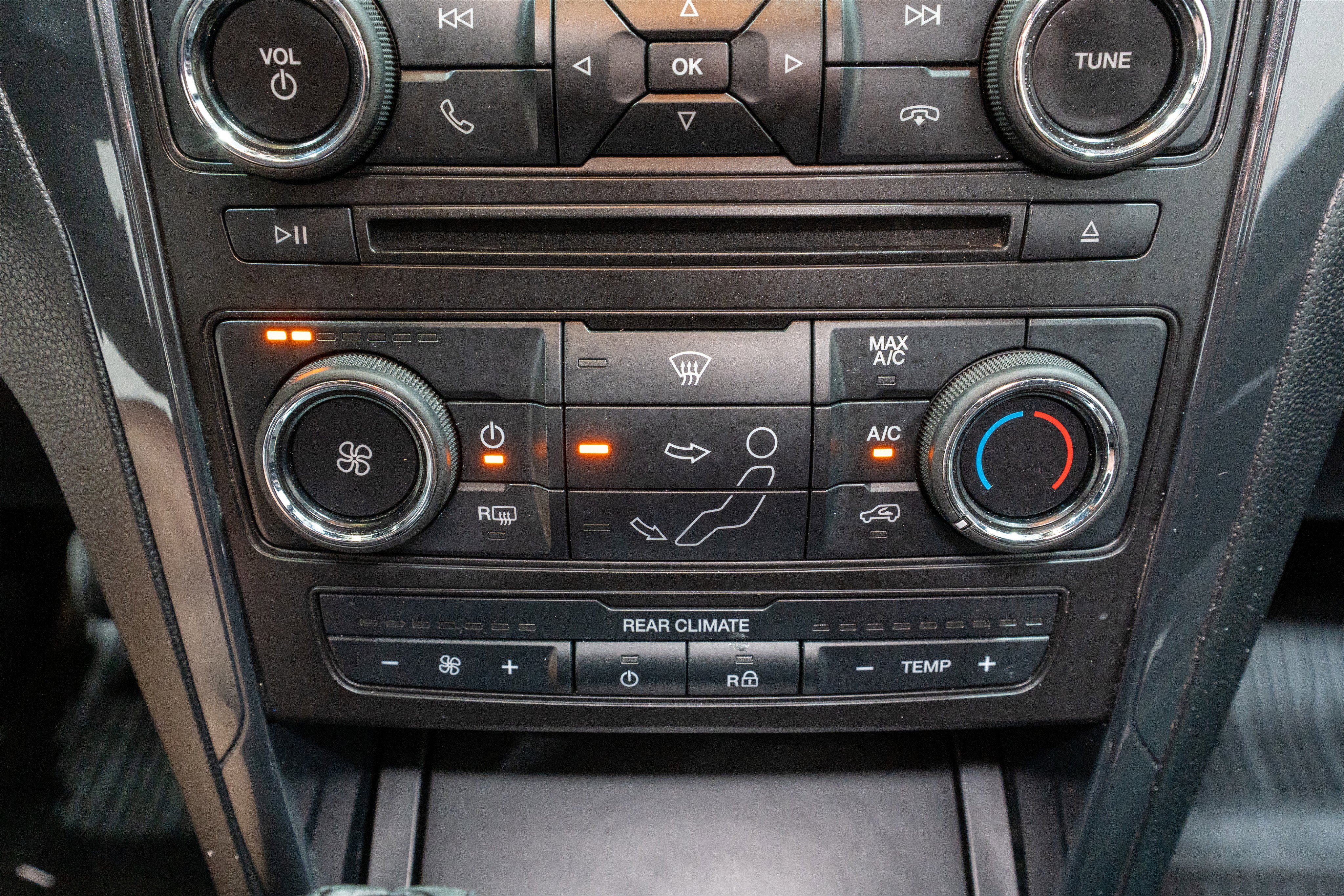 Used 2017 Ford Explorer XLT FWD image 17