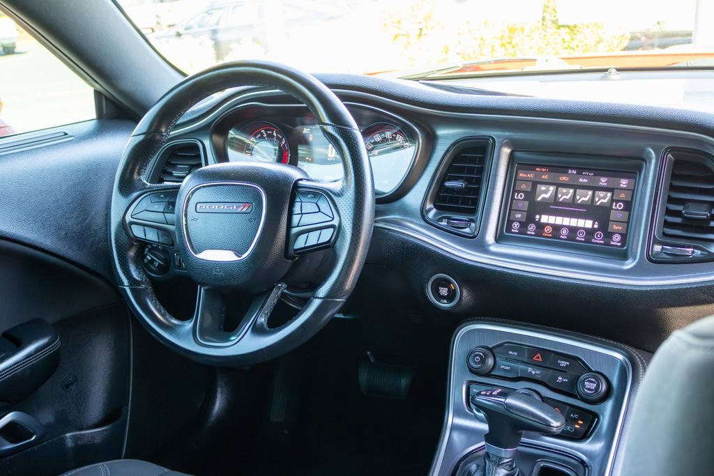 Used 2018 Dodge Challenger R/T w/ Driver Convenience Group RWD image 11
