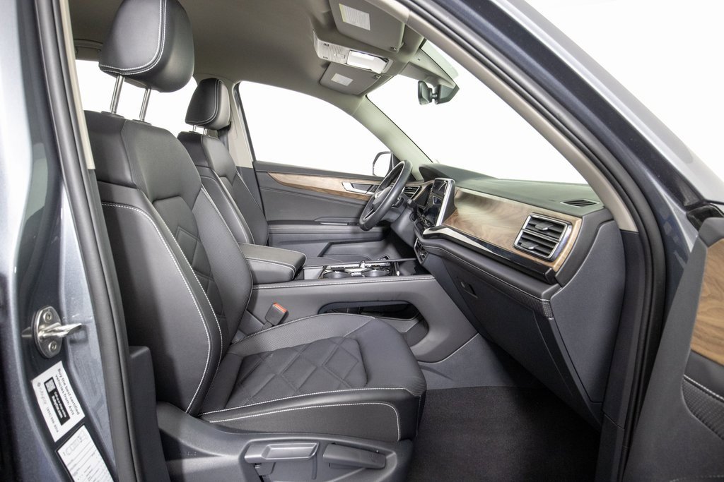 Used 2025 Volkswagen Atlas SE image 6