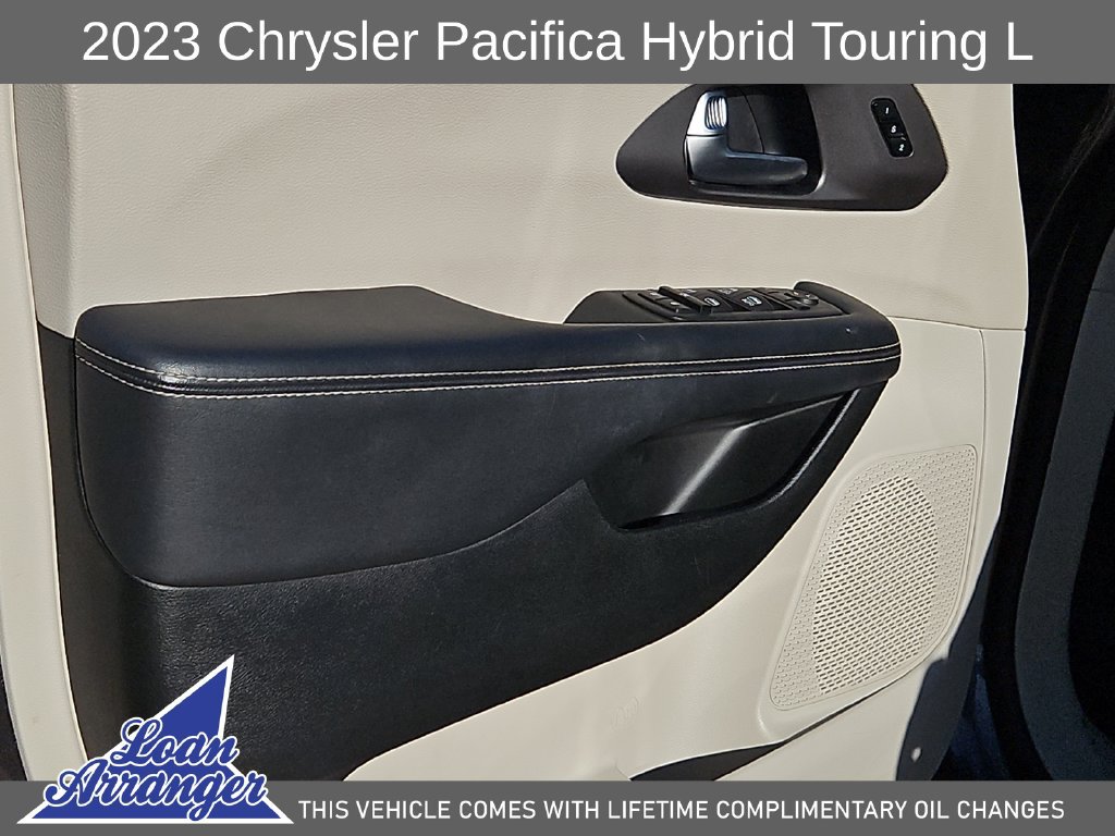 Used 2023 Chrysler Pacifica Touring-L FWD image 21