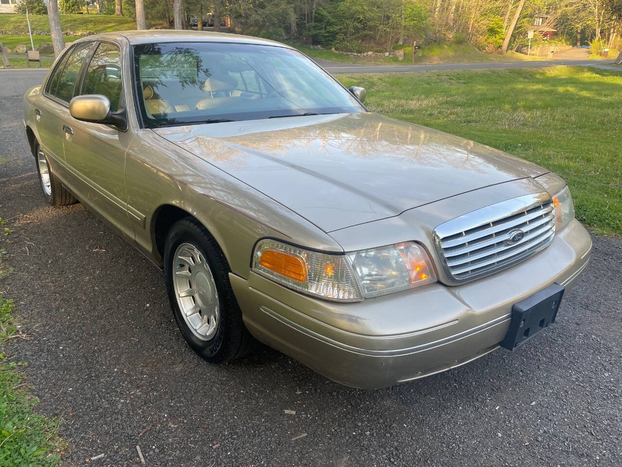 Used 2000 Ford Crown Victoria LX