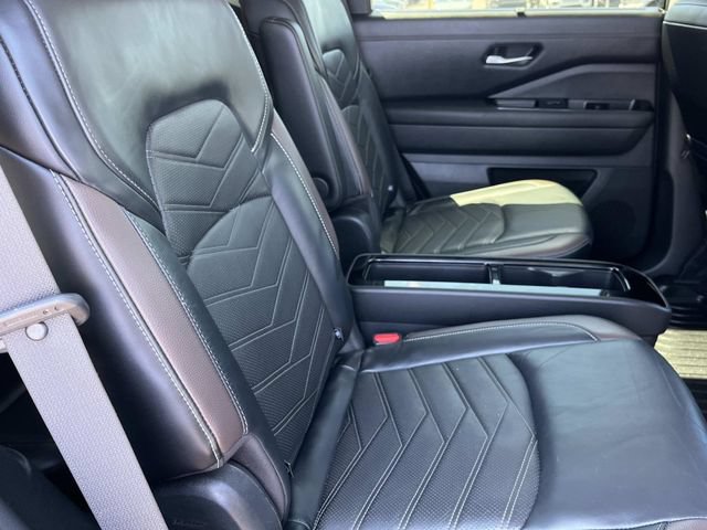 Used 2023 Nissan Pathfinder Platinum AWD/4WD image 29