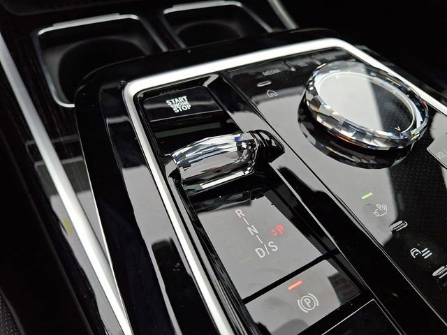 New 2026 BMW 750e xDrive image 13