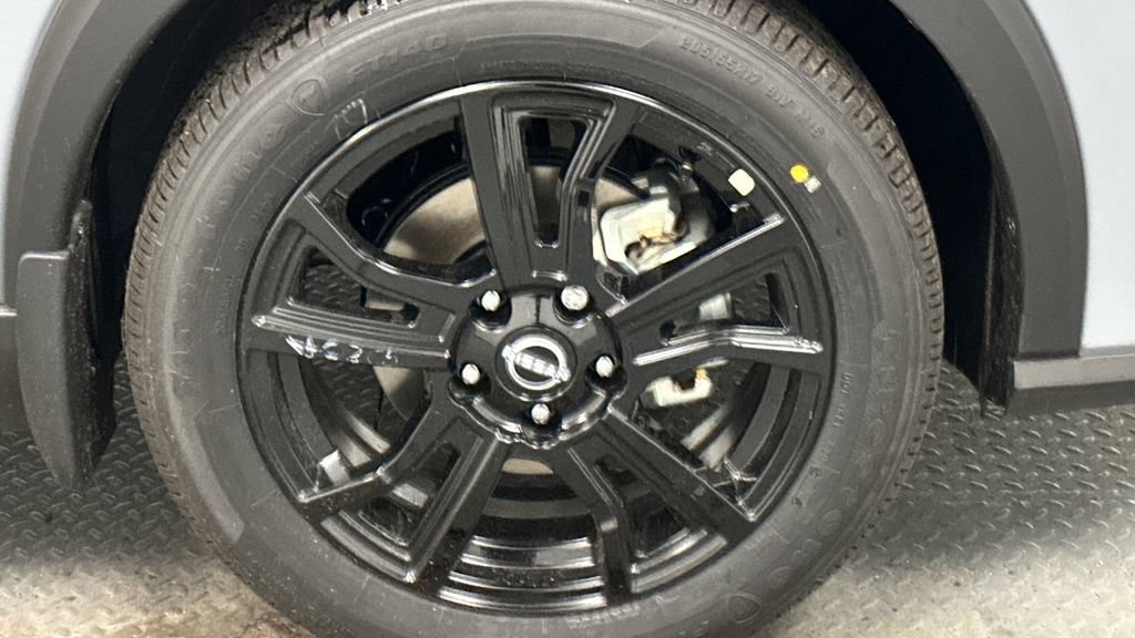 Certified 2024 Nissan Kicks SR FWD image 18