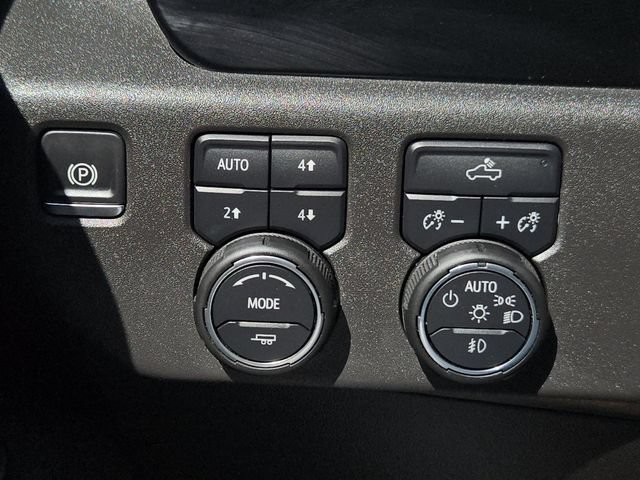 Used 2025 Chevrolet Silverado 1500 LT Trail Boss w/ Convenience Package II AWD/4WD image 26
