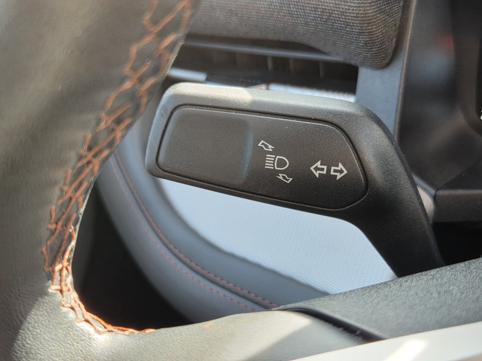 Used 2025 Ford Explorer Active RWD image 29
