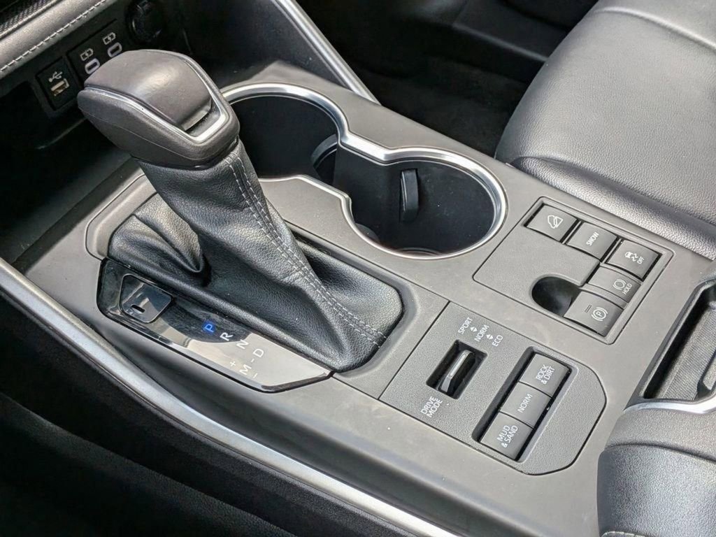 Used 2023 Toyota Highlander XLE AWD/4WD image 18
