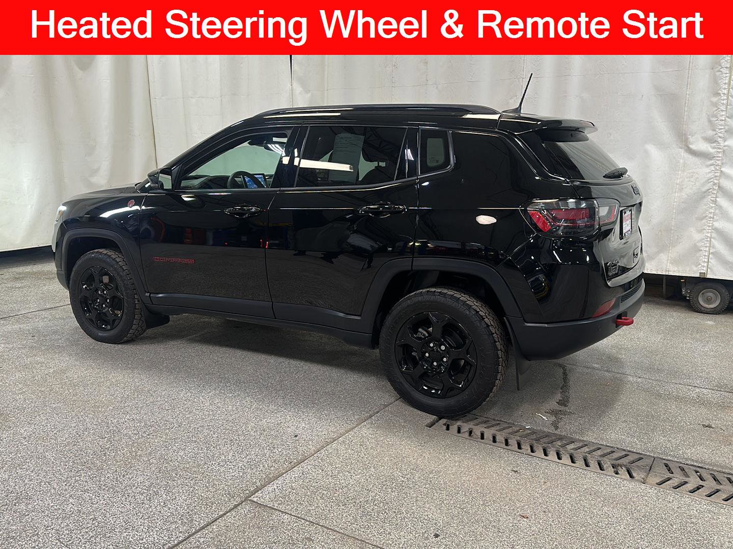 Used 2023 Jeep Compass Trailhawk w/ Trailhawk Elite Group AWD/4WD image 3
