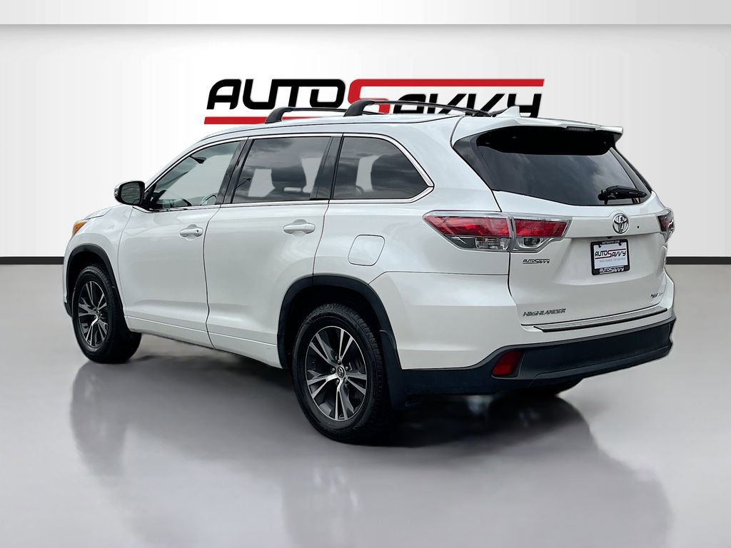 Used 2016 Toyota Highlander XLE image 5