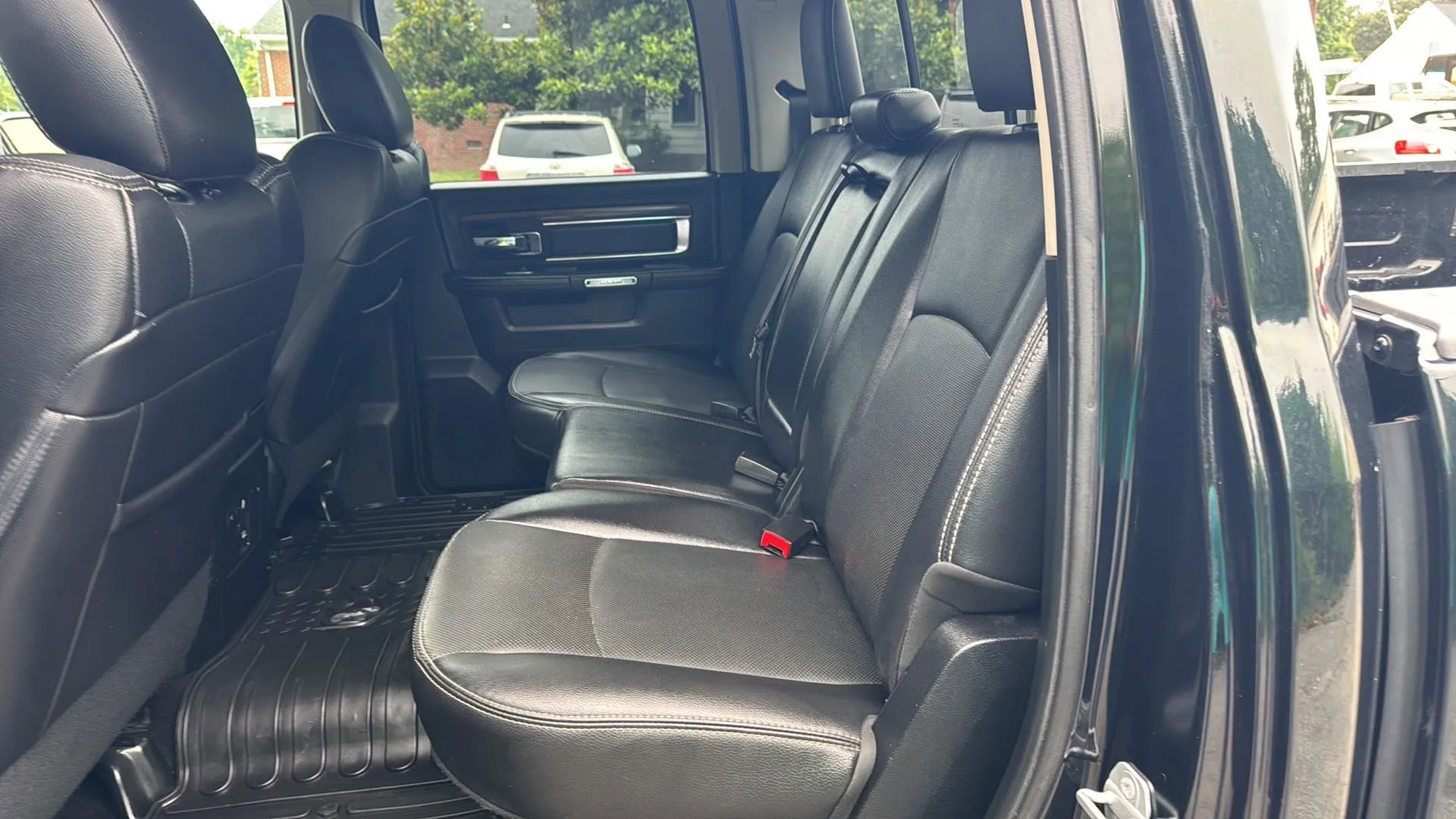 Used 2016 RAM 1500 Laramie w/ Convenience Group image 10