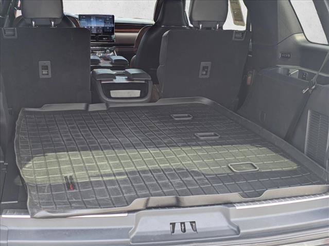 Used 2024 Lincoln Navigator Reserve AWD/4WD image 6