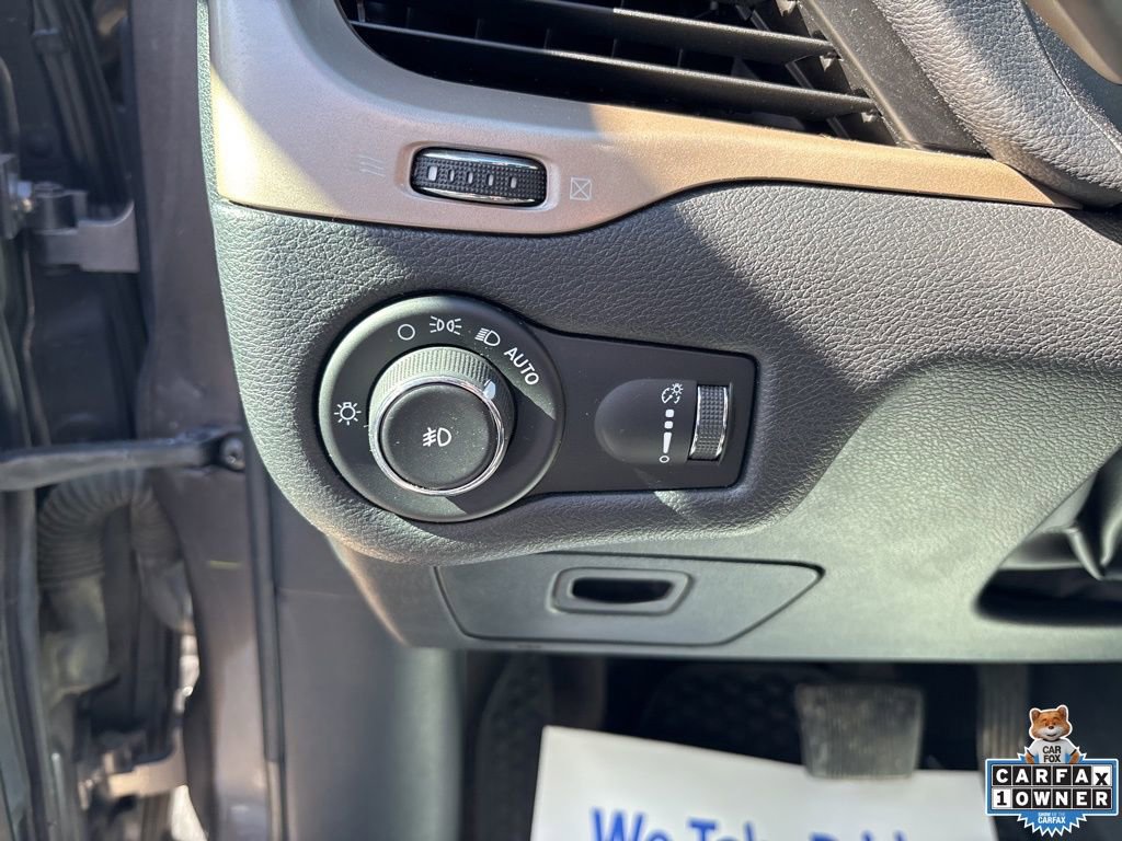 Used 2018 Jeep Cherokee Latitude w/ Altitude Package image 56