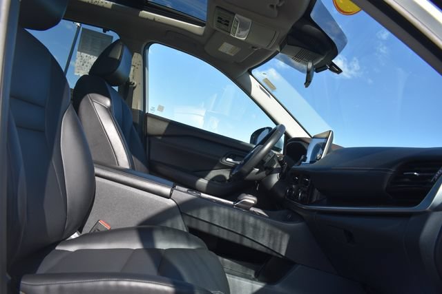 Used 2023 Nissan Rogue SV AWD/4WD image 12