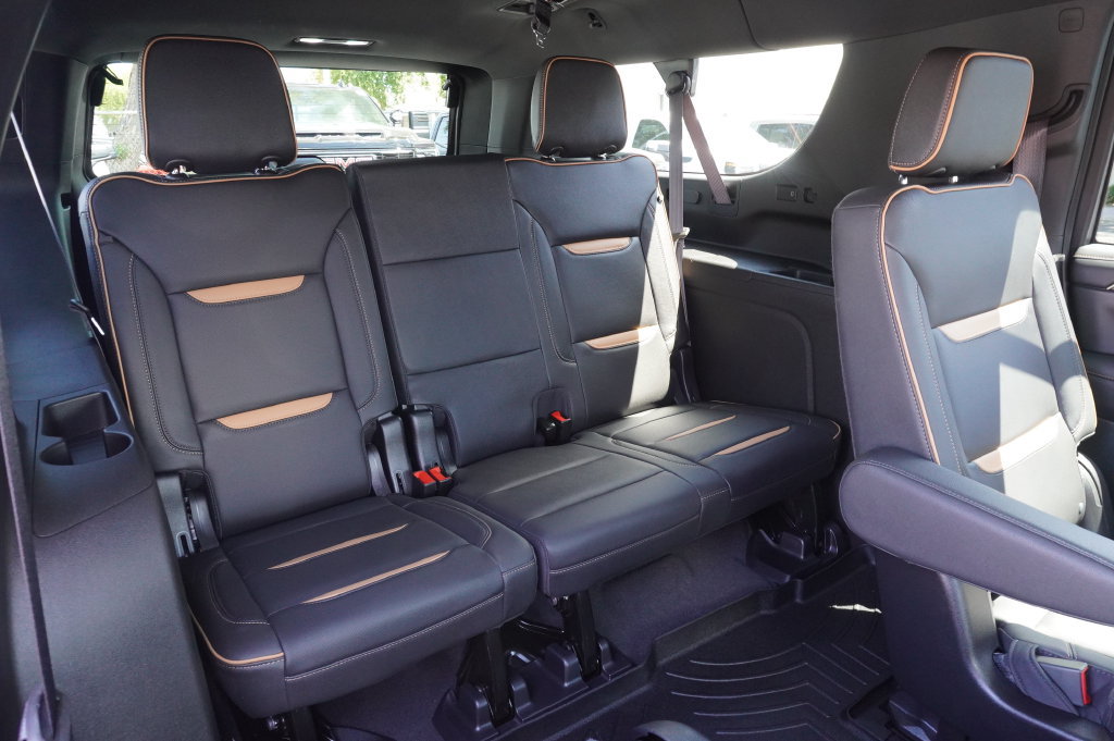 Certified 2024 GMC Yukon XL AT4 w/ AT4 Premium Package AWD/4WD image 11