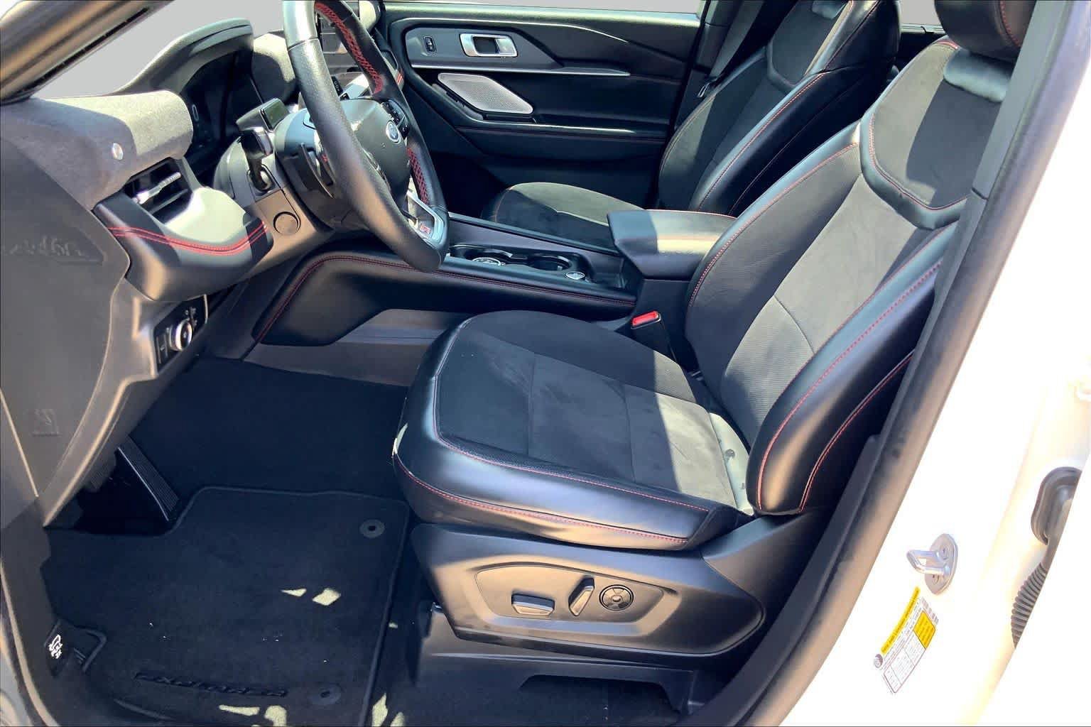 Used 2025 Ford Explorer ST AWD/4WD image 8