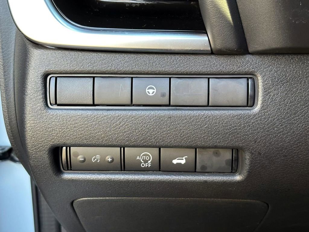 Certified 2025 Nissan Rogue SV image 21