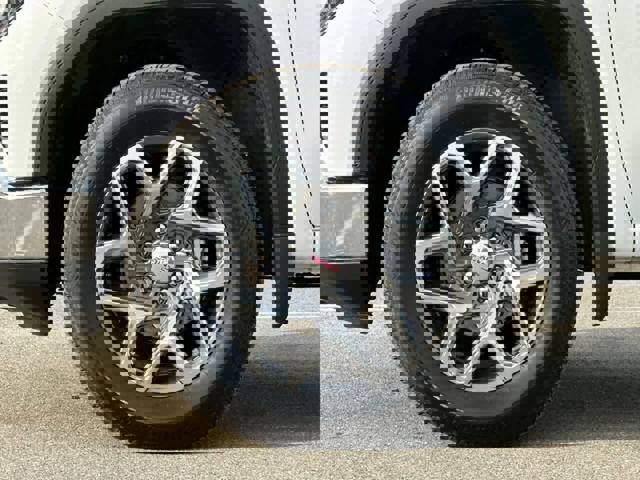 Used 2025 GMC Sierra 1500 SLE image 32