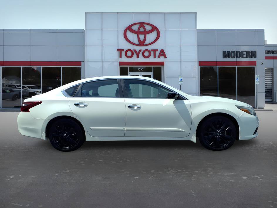 Used 2017 Nissan Altima 2.5 SR w/ Midnight Edition Package FWD image 7