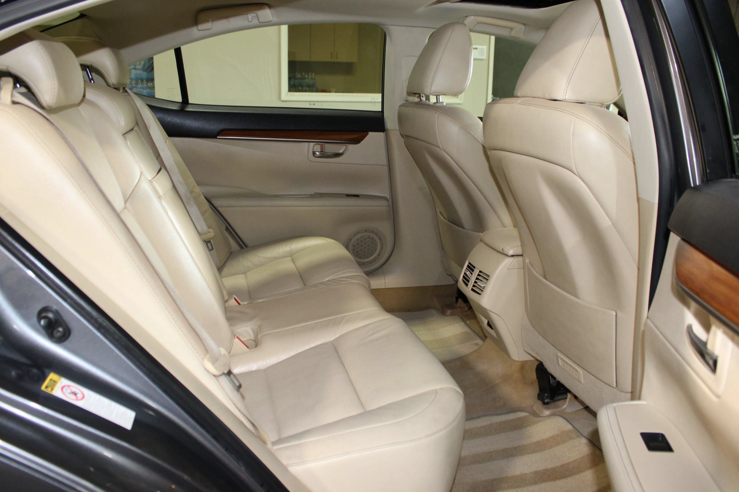 Used 2013 Lexus ES 300h w/ Luxury Pkg FWD image 36