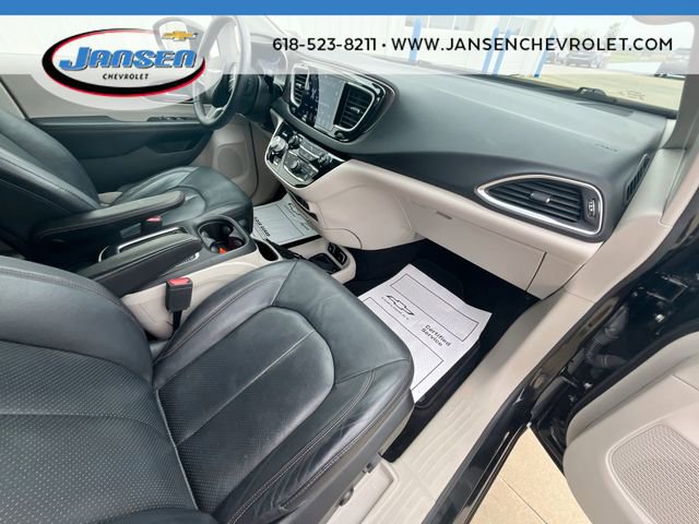 Used 2018 Chrysler Pacifica Touring-L Plus FWD image 28