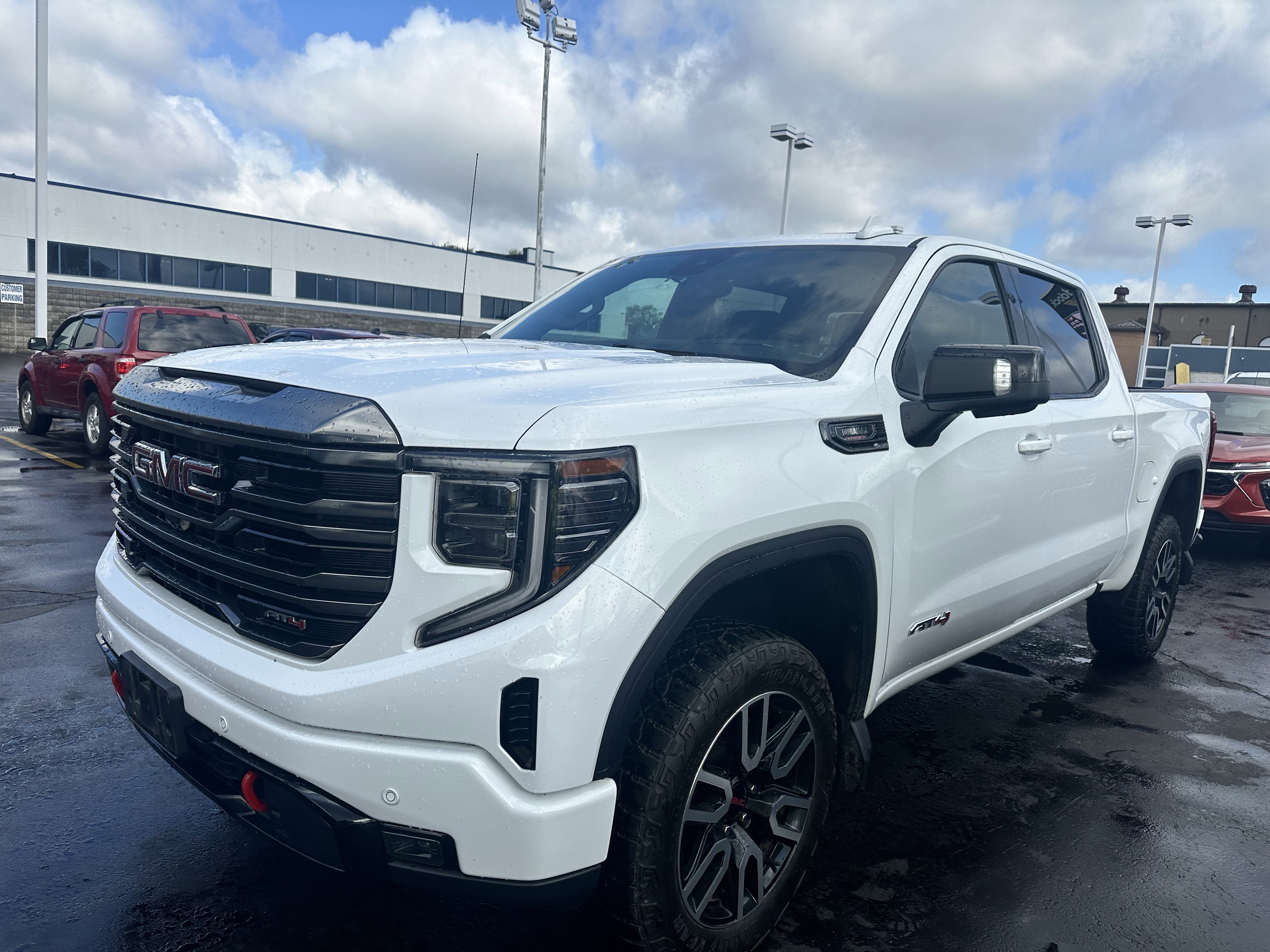 Used 2023 GMC Sierra 1500 AT4 w/ Technology Package AWD/4WD image 3