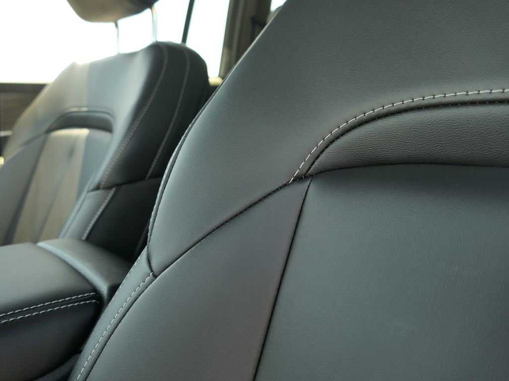 New 2025 Jeep Grand Cherokee Limited w/ Black Appearance Package image 9