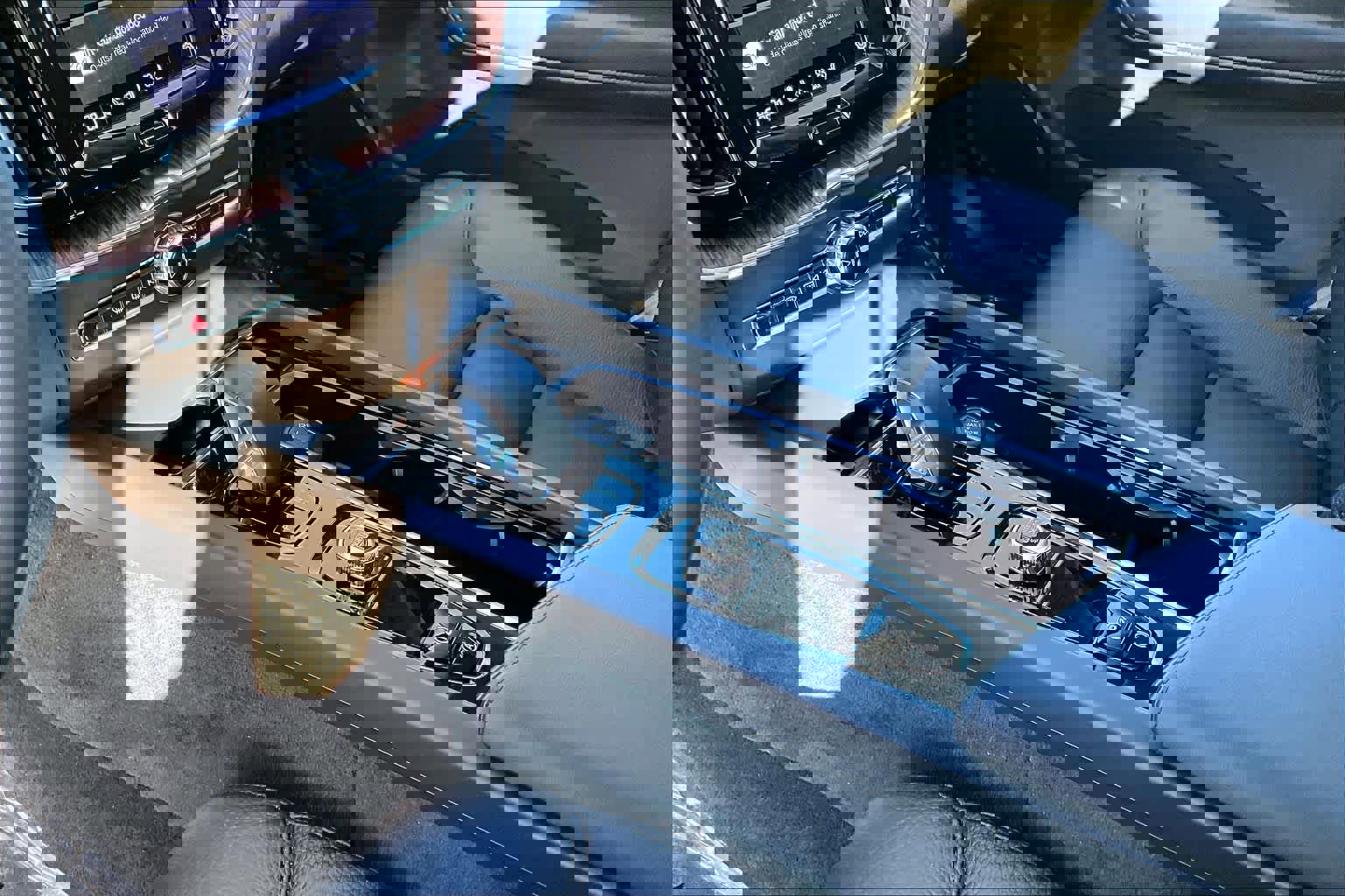 Certified 2023 Volvo XC60 B5 Plus w/ Climate Package image 16