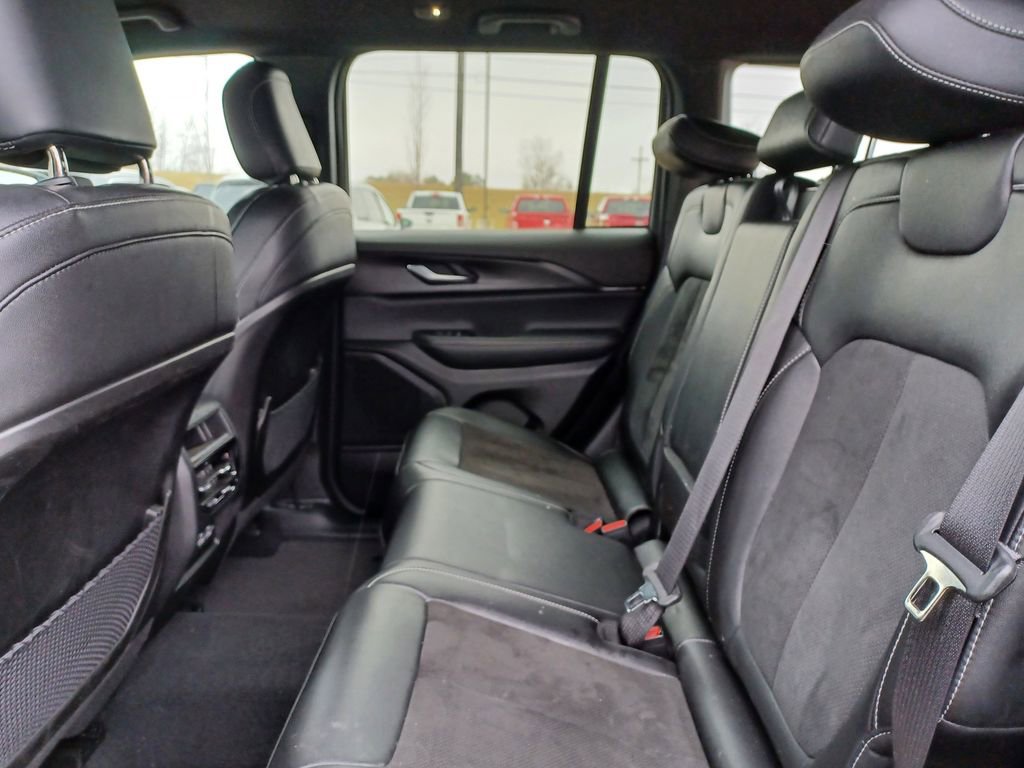 Used 2023 Jeep Grand Cherokee Altitude AWD/4WD image 31