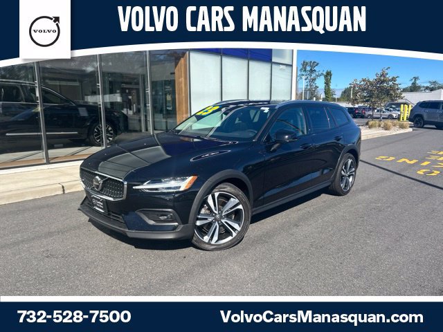 Used 2023 Volvo V60 B5 Cross Country Plus w/ Climate Package AWD/4WD image 1