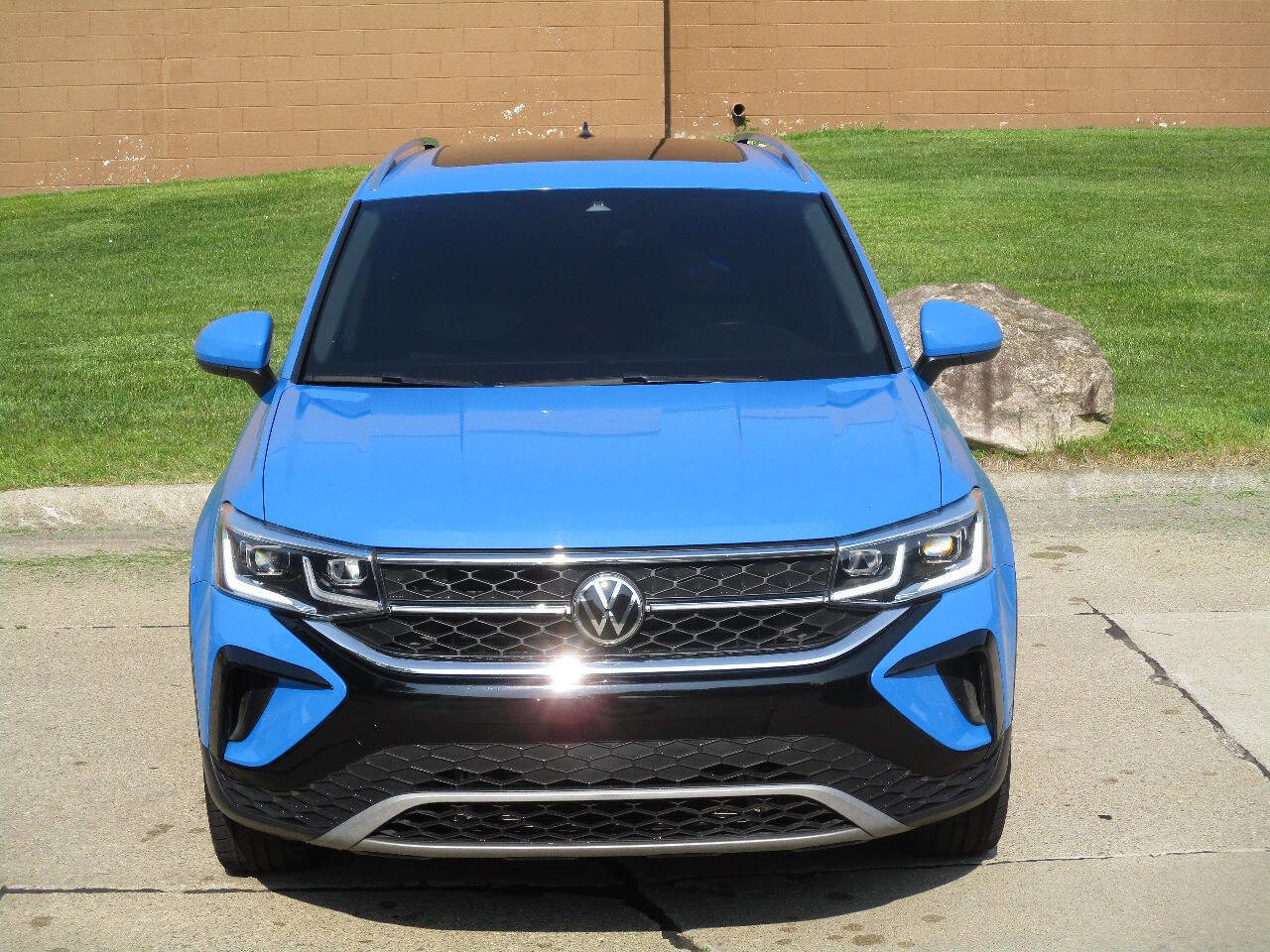 Used 2022 Volkswagen Taos SEL image 12