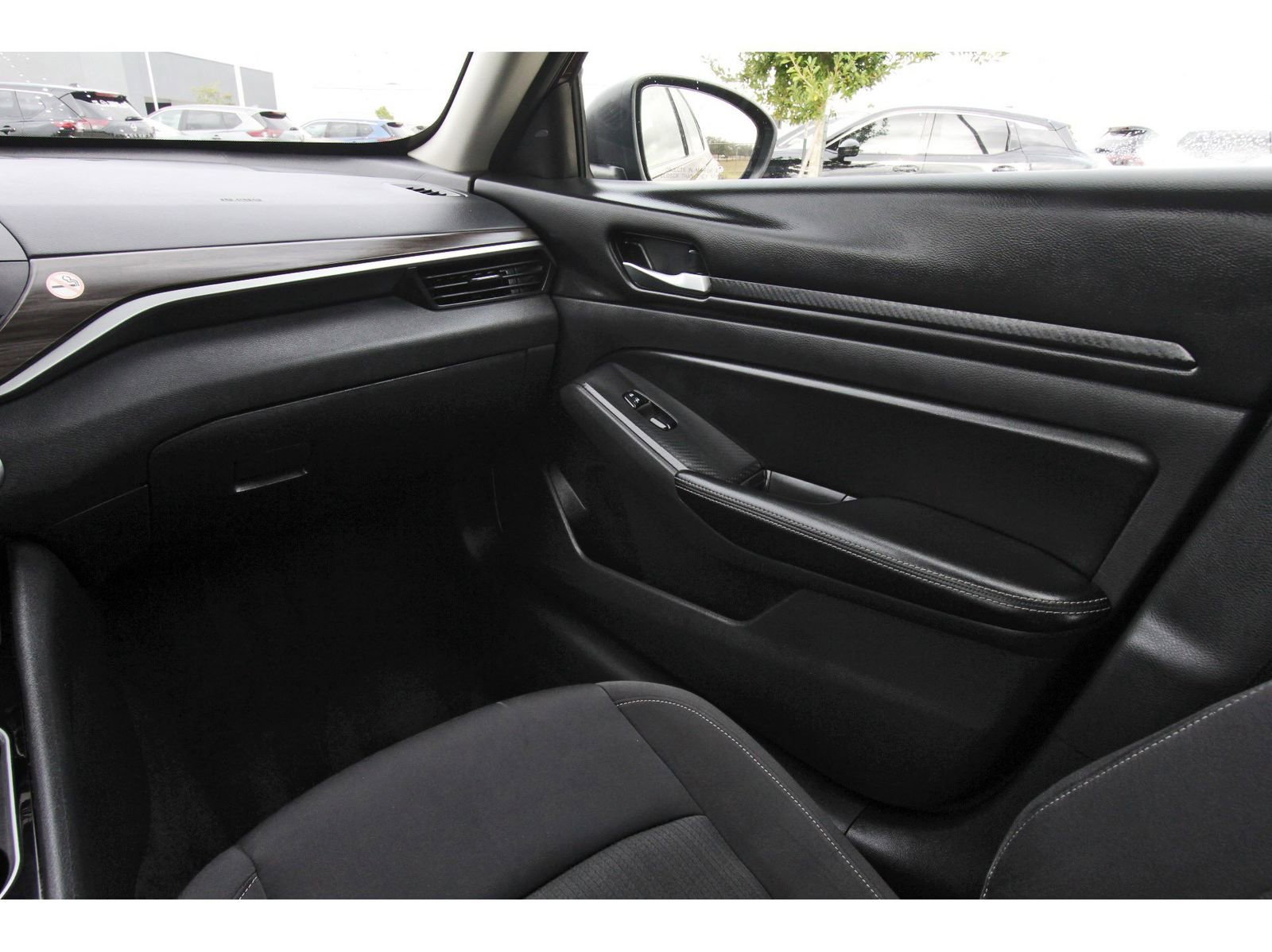 Used 2024 Nissan Altima 2.5 SV image 13