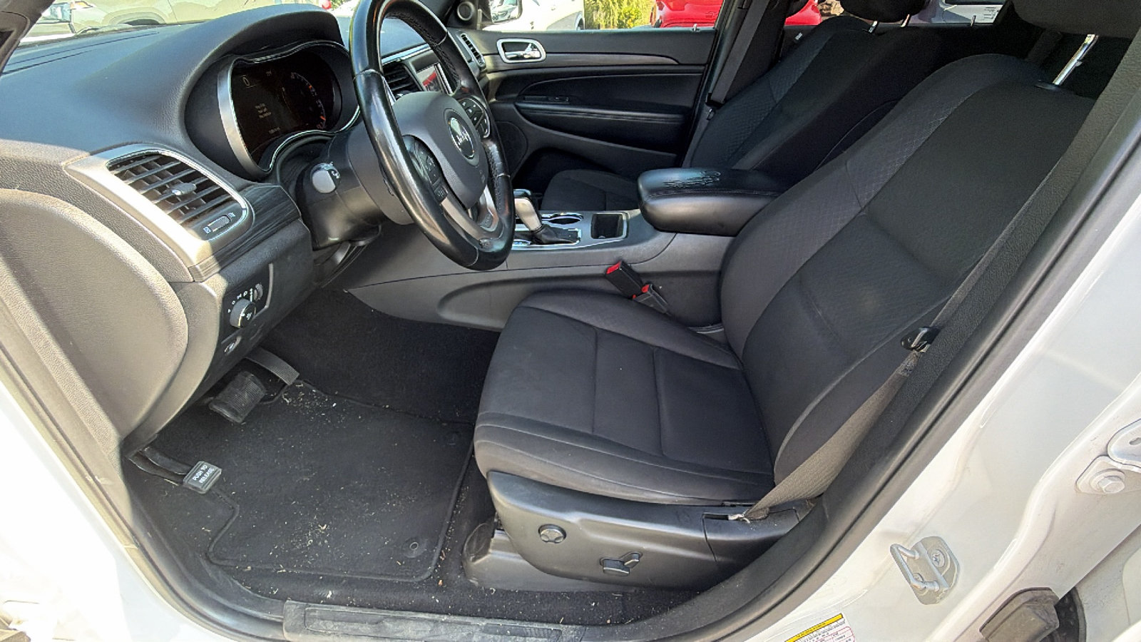 Used 2020 Jeep Grand Cherokee Laredo RWD image 16