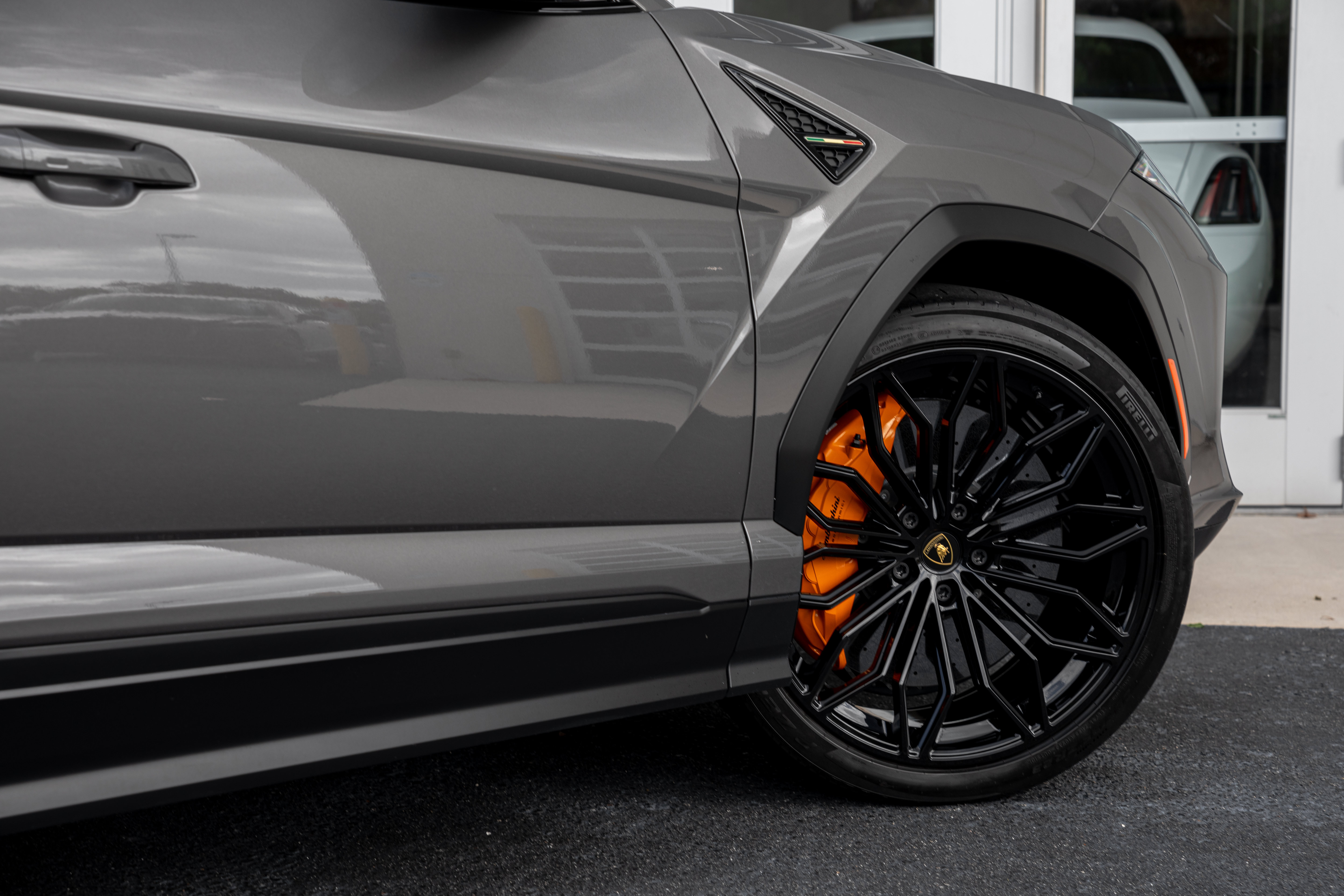 Used 2025 Lamborghini Urus Performante AWD/4WD image 33