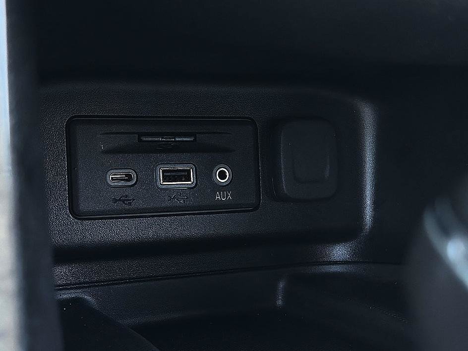 Used 2019 Chevrolet Equinox Premier FWD image 16