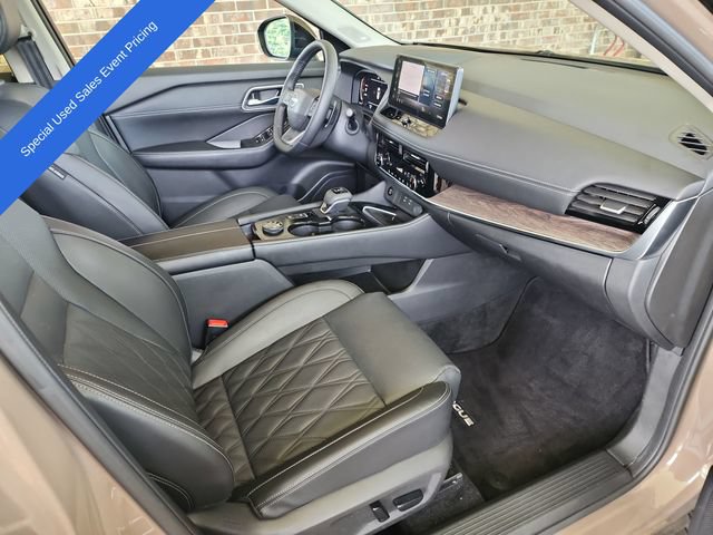 Used 2025 Nissan Rogue Platinum AWD/4WD image 13