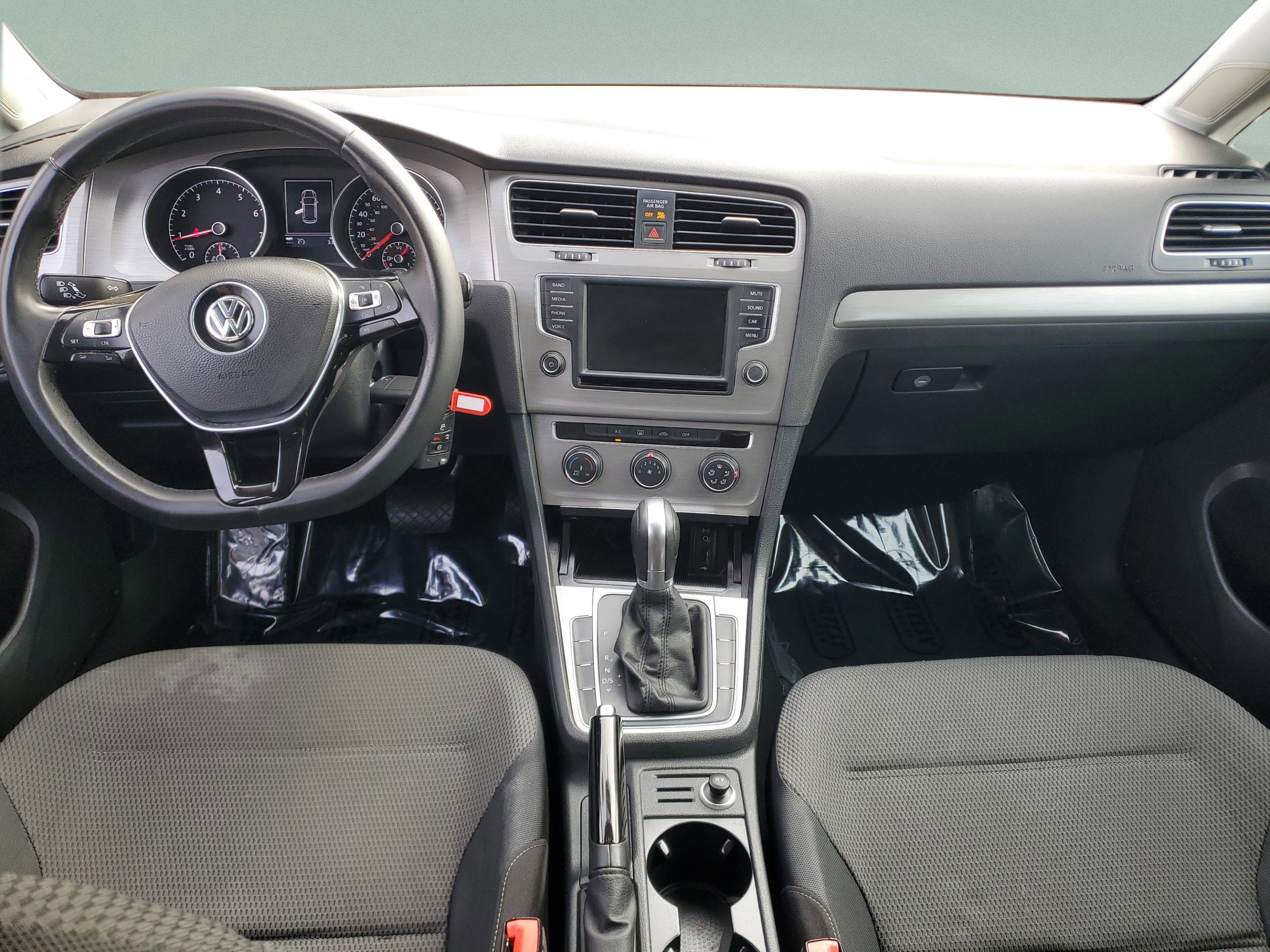 Used 2016 Volkswagen Golf S image 9