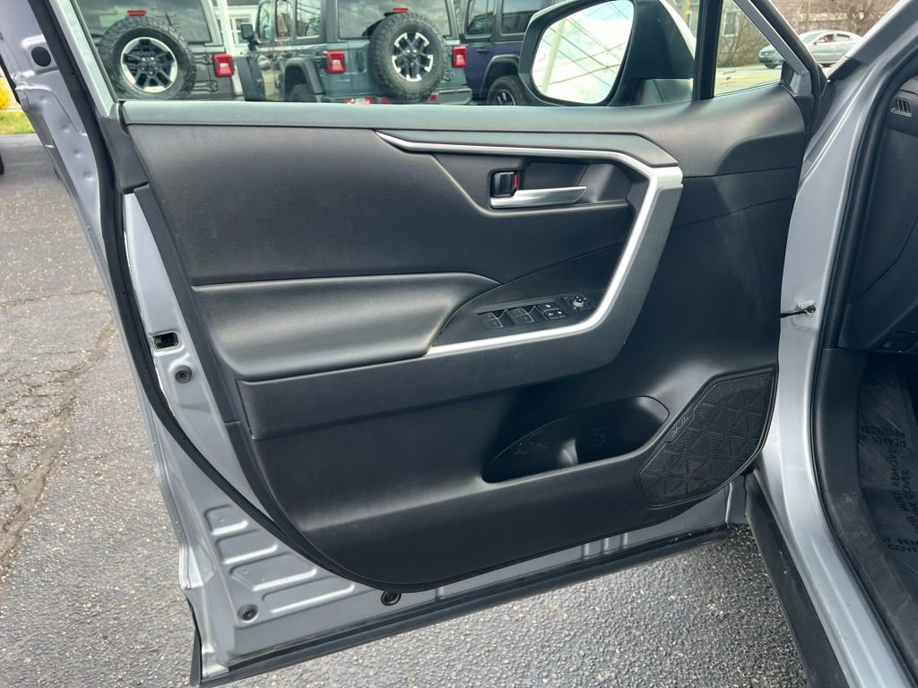 Used 2022 Toyota RAV4 XLE image 14