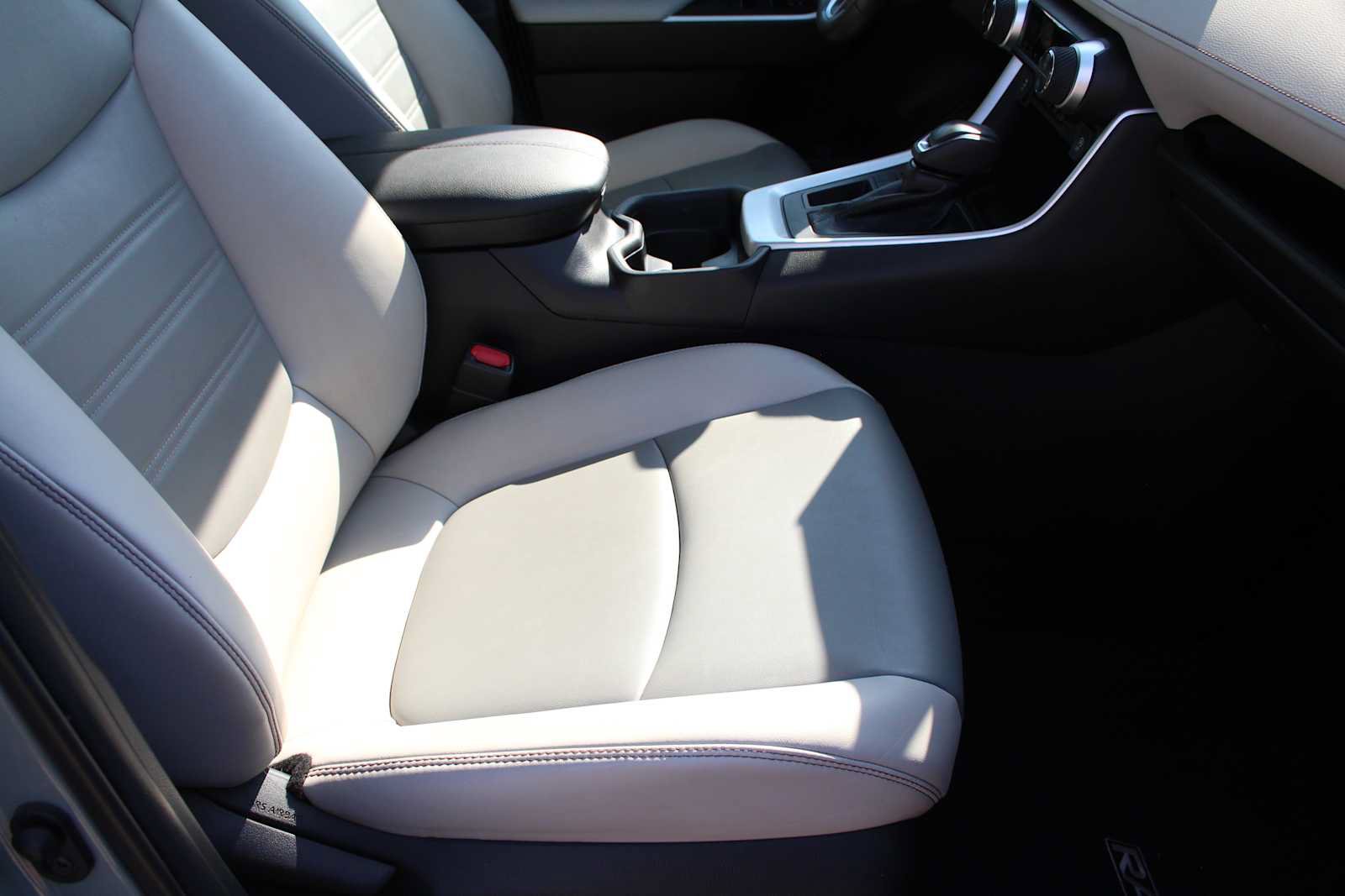Used 2021 Toyota RAV4 XLE Premium FWD image 19