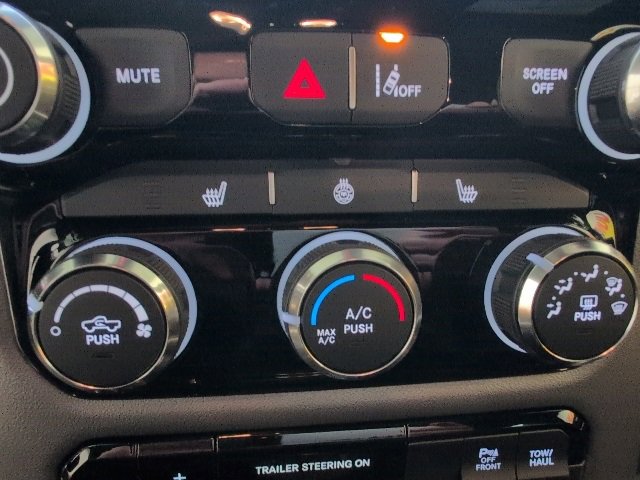 New 2026 RAM 1500 4x4 Crew Cab image 25